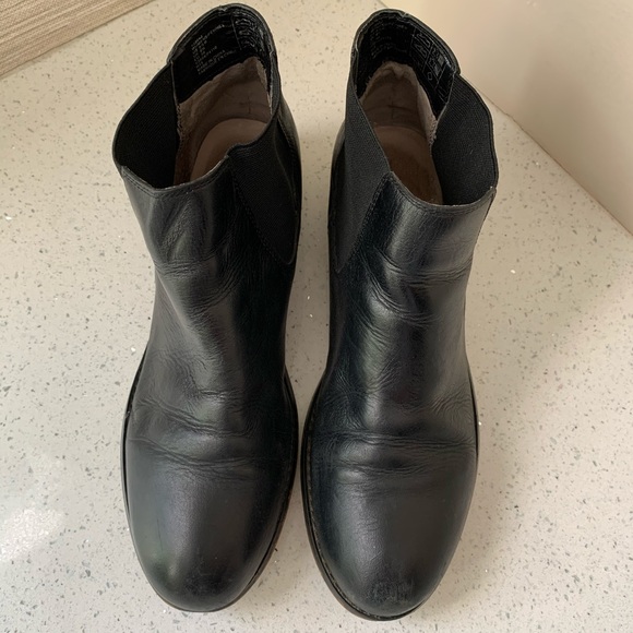 Lands’ End Black Chelsea Boot - Picture 2 of 11